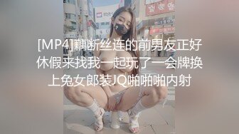 如充气娃娃一般超粉美穴，水晶假屌双洞齐插，无毛小穴嫩的出水，大白屁股一下下爆菊