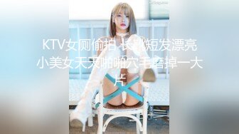 莱利和男友向莱利的妹妹展示淘气是多么有趣