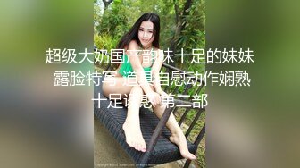 淘气弟弟隔着玻璃偷拍身材不错的姐姐洗澡被姐姐发现把手机抢走