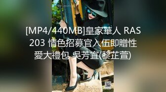 私处保健SPA男技师偷拍女客户特殊服务，20来岁小姐姐，超级嫩粉穴一摸就出水，极品美臀翘起，按摩床上撑爆骚穴