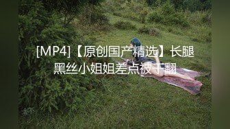 长发卡哇伊妹子，打飞机口交，逼逼里面还塞了一根道具，洗澡展示好身材